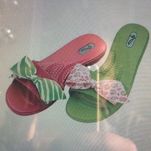 Oka b bright pink pool shoes